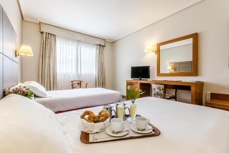 Double or Twin Room image 3