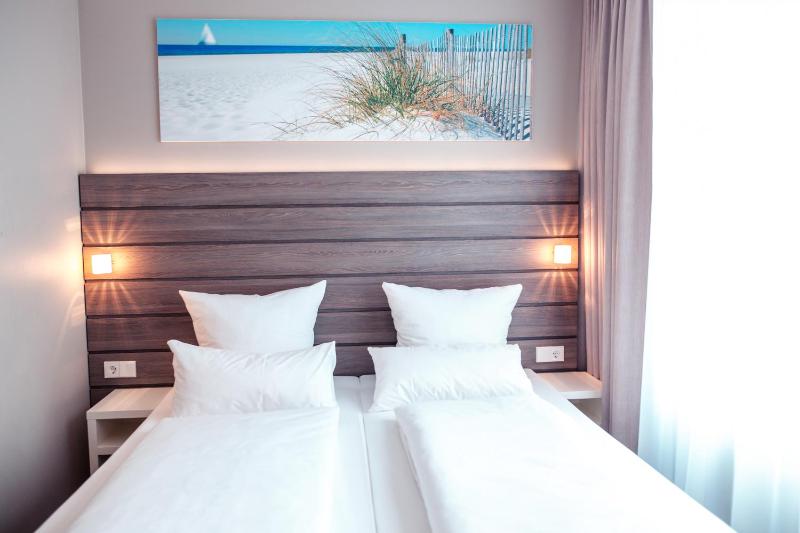 Superior Twin Room image 1