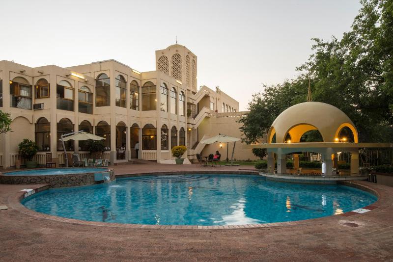 Victoria Falls Rainbow Hotel - image 1