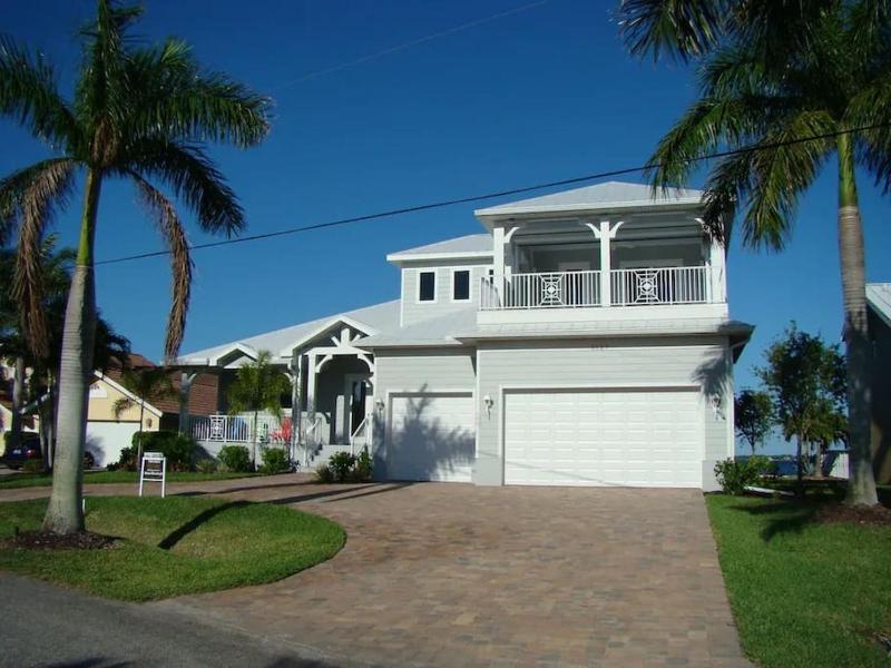 Grand 2-Story Cape Coral Riverfront Villa - Riverhouse Princess - image 4