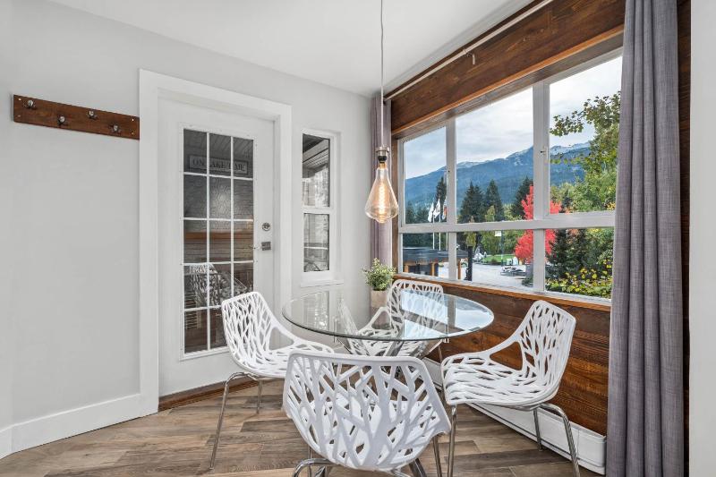 1BR and Den in Marketplace Lodge Village Location Mountain Views Gas Fireplace Parking - image 23