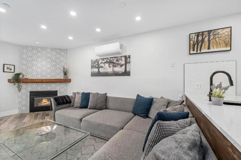 1BR and Den in Marketplace Lodge Village Location Mountain Views Gas Fireplace Parking - image 18