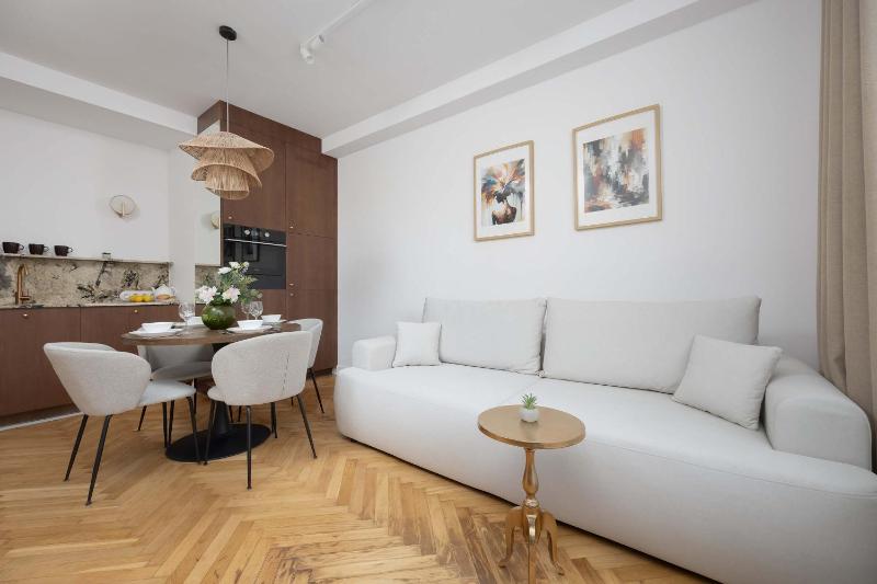 Wilcza Tenement Apartment Near National Museum by Noclegi Renters - image 13