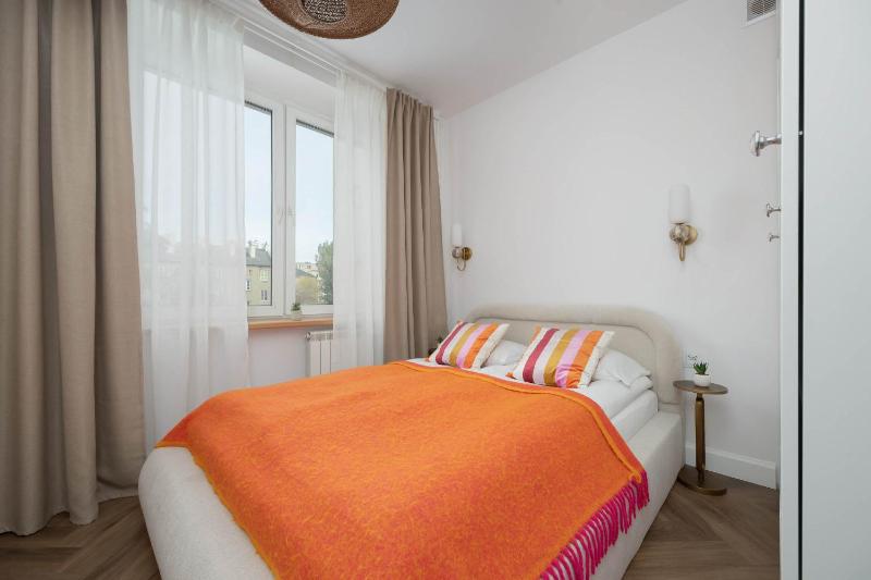 Wilcza Tenement Apartment Near National Museum by Noclegi Renters - image 5