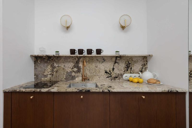 Wilcza Tenement Apartment Near National Museum by Noclegi Renters - image 6