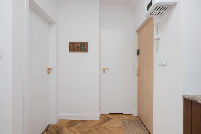 Wilcza Tenement Apartment Near National Museum by Noclegi Renters - image 15