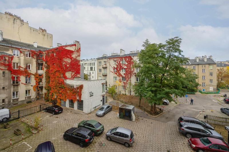 Wilcza Tenement Apartment Near National Museum by Noclegi Renters - image 7