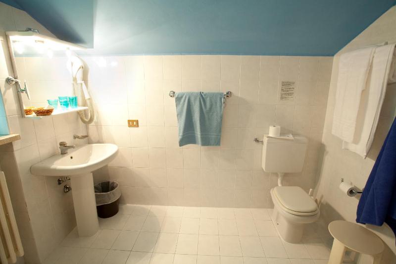 Quadruple Room image 3