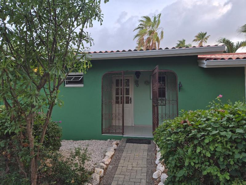 Bungalow B06 Seru Coral - image 13