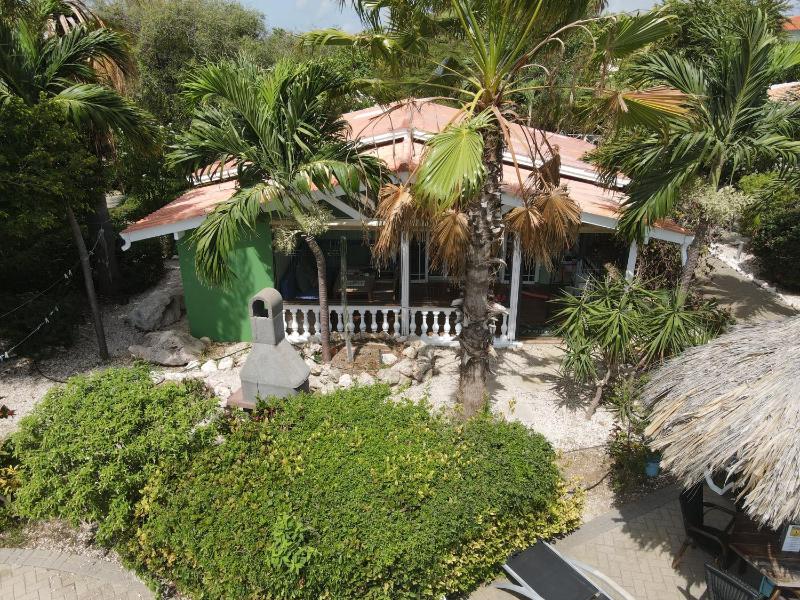 Bungalow B06 Seru Coral - image 8