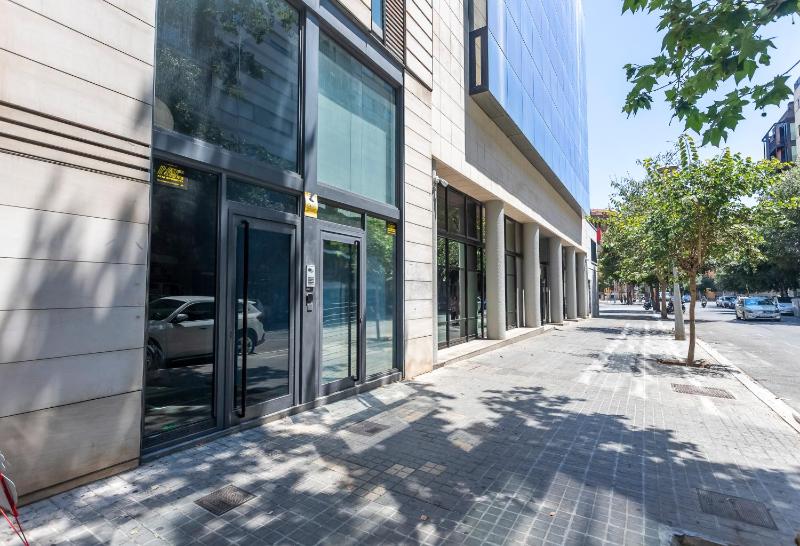 My Space Barcelona Pool City Center - image 9