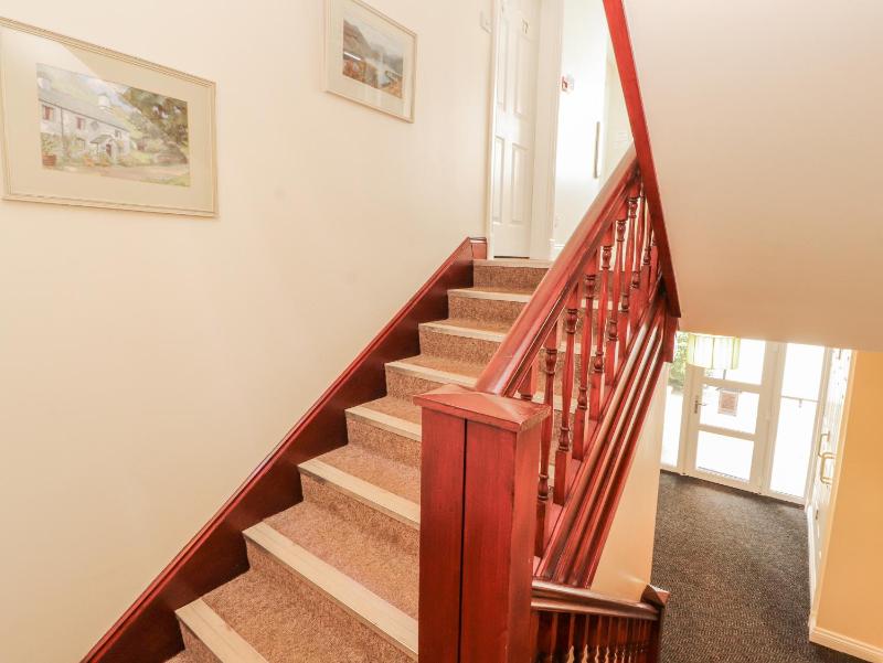 Flat 17 Greta Grove - image 26
