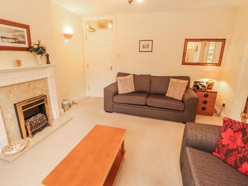Flat 17 Greta Grove - image 10