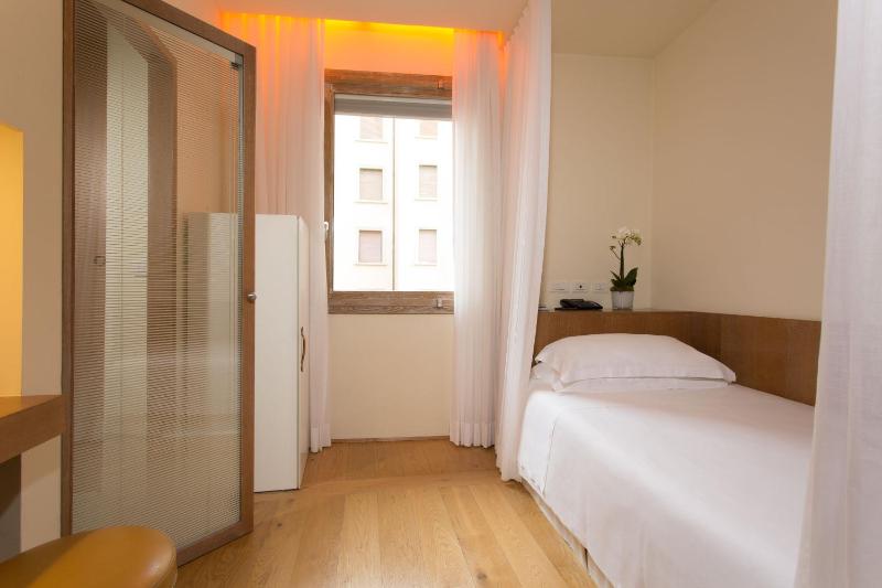 Standard Single Room image 1