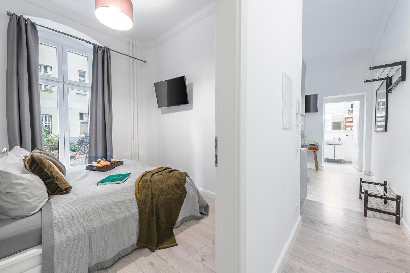 The Lohmeyerstr III lovely 2 BR group & family friendly 2- 4 Guests - image 2