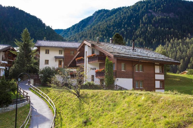 One-Bedroom Apartment with Matterhorn View image 3
