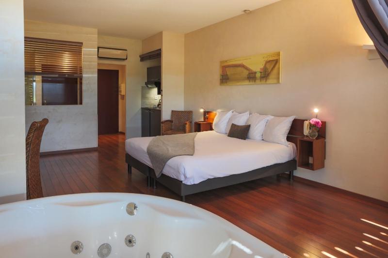 Ile du Gua Suites - image 37