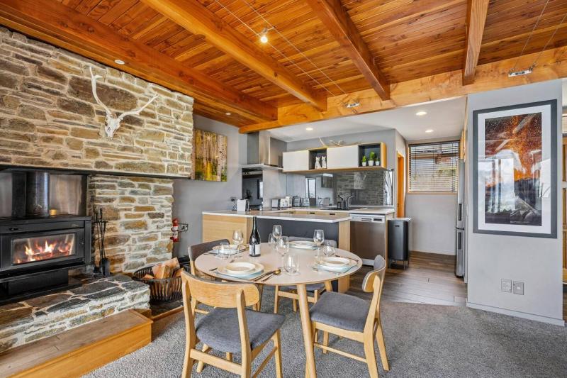 Lakeview Alpine Villa - Great Views Close to Town - image 30
