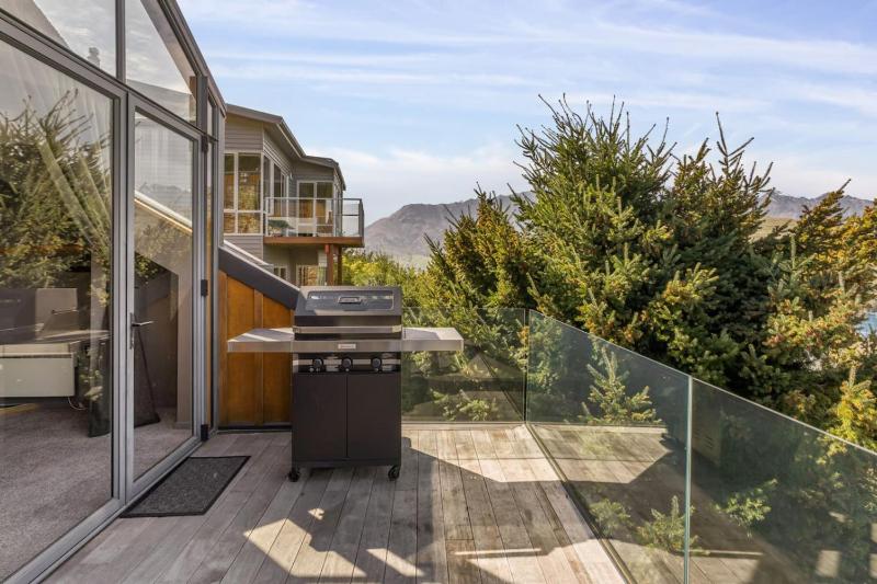 Lakeview Alpine Villa - Great Views Close to Town - image 21
