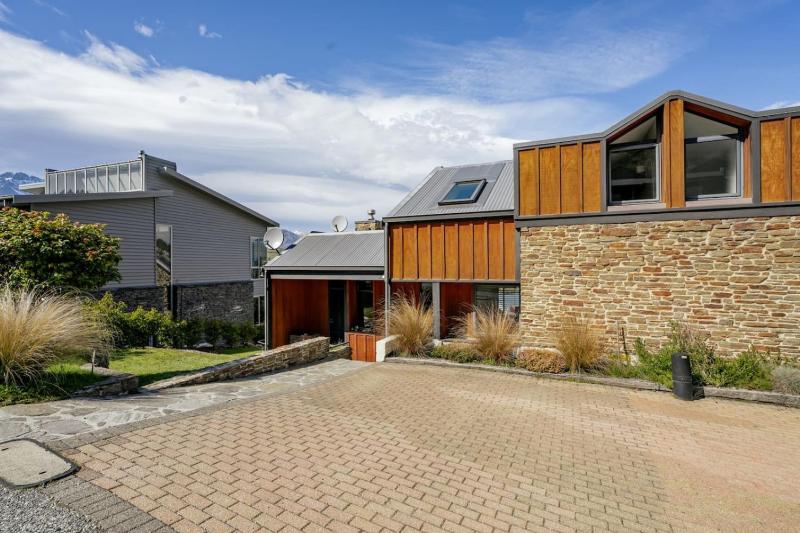 Lakeview Alpine Villa - Great Views Close to Town - image 25
