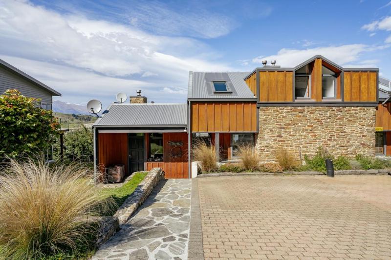 Lakeview Alpine Villa - Great Views Close to Town - image 28