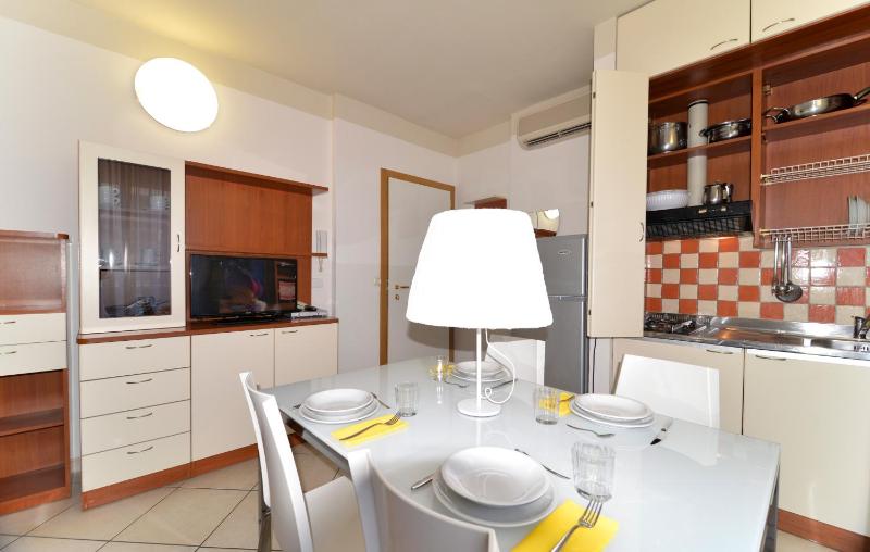 Studio (2 Adults) image 2