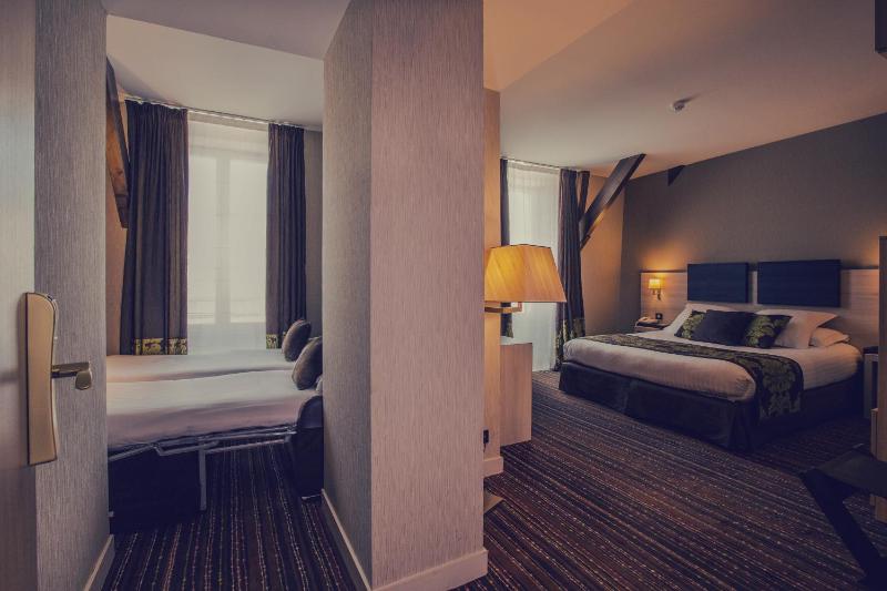 King Suite with Bathtub and Sofa Bed image 4