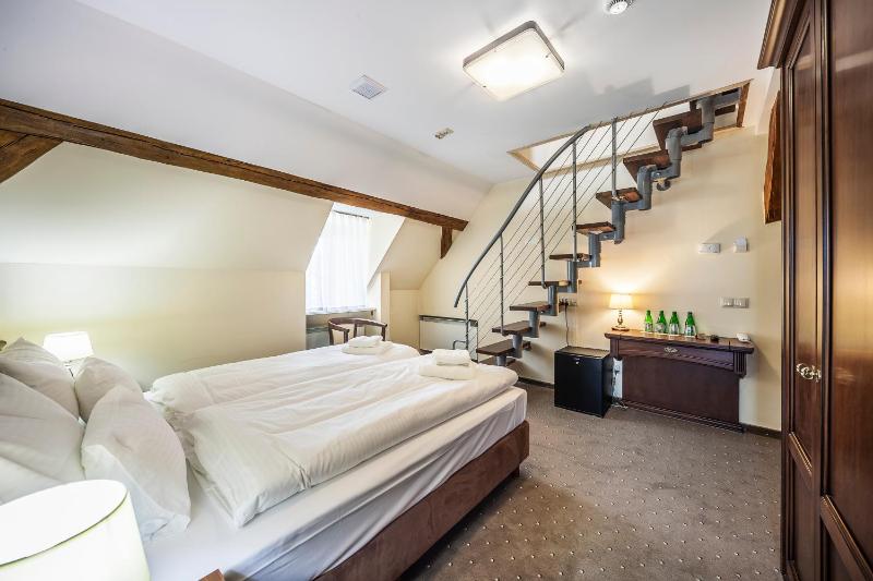 Deluxe Double or Twin Room image 4