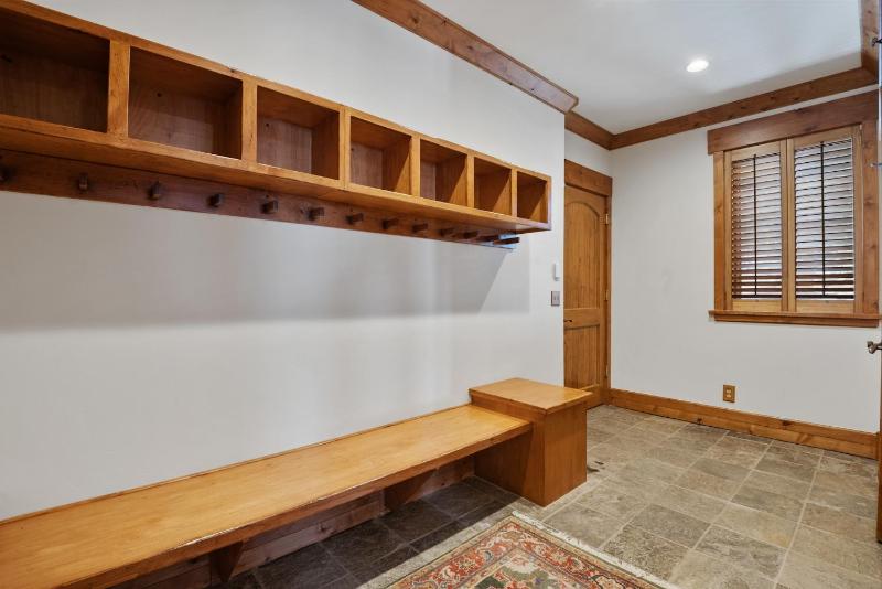 Timber Lodge at the Oaks - image 8