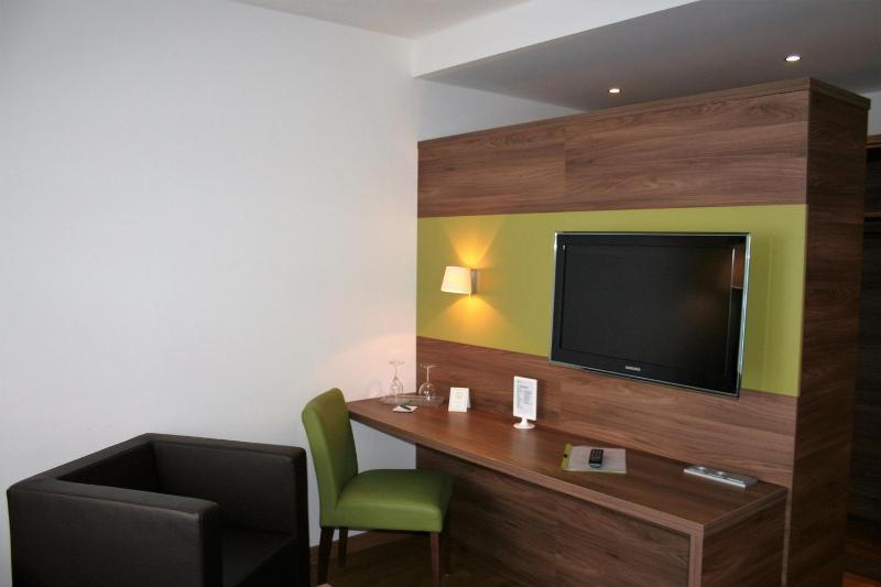 Family Room image 2