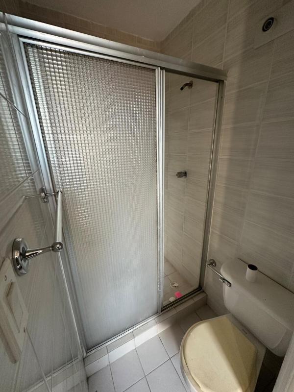 Cuarto con baño privado cerca de estación de metro 12 de octubre - image 6