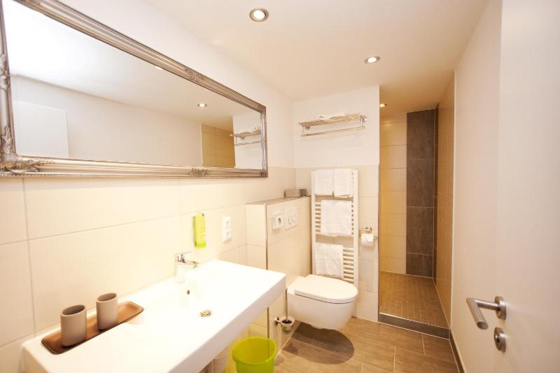 Classic Double Room image 3