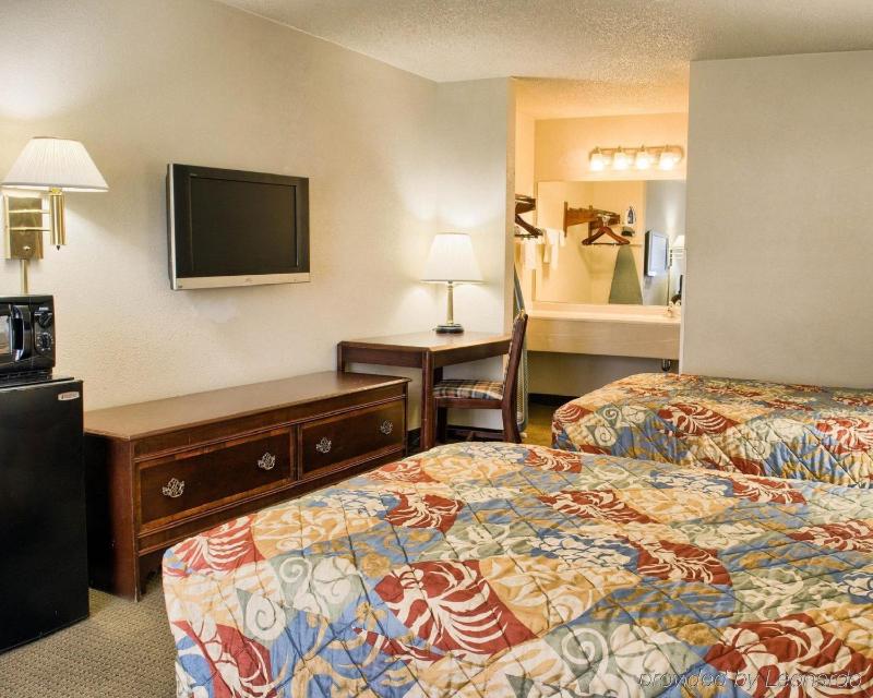Double Room with Two Double Beds image 2