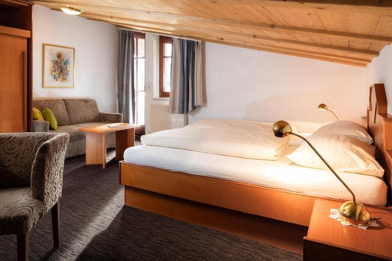 Junior Suite with Balcony image 2