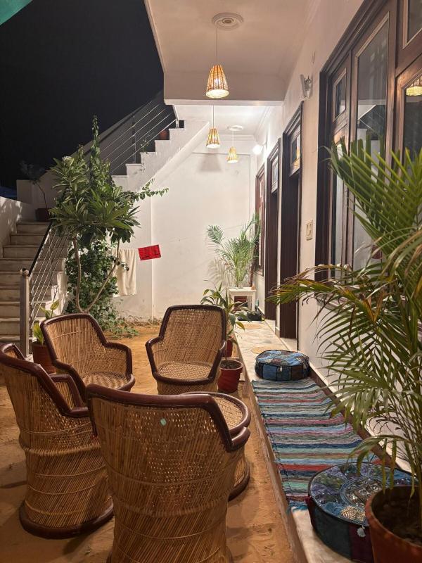 Ekaya- A Peaceful 1 Bedroom Home near Pushkar Lake - image 7