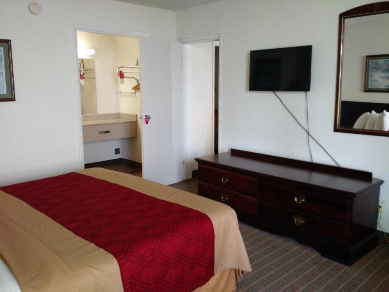King Room - Non-Smoking image 4