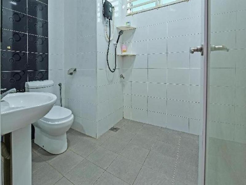 OYO Home 90584 Dz Homestay Bukit Setongkol - image 5
