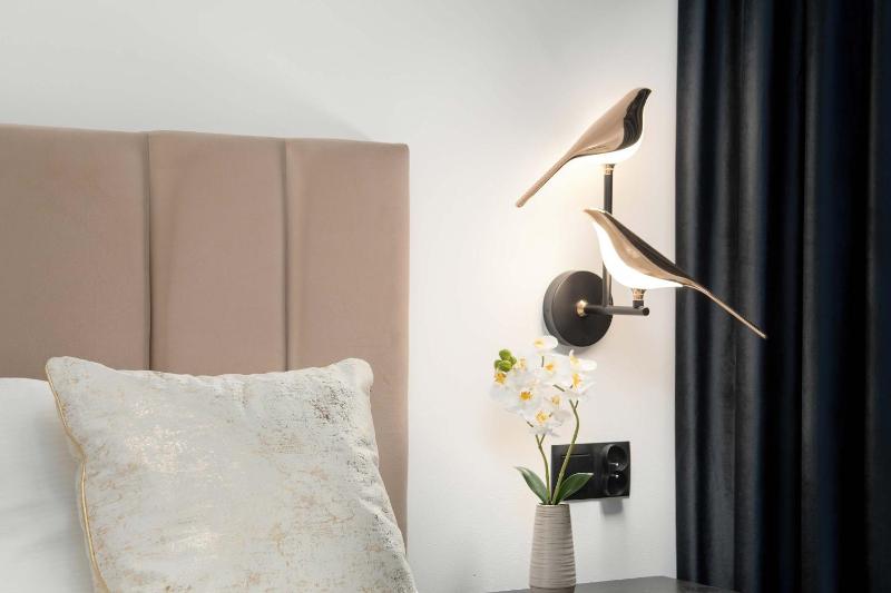 Black and Yellow Apartment in Rzeszów Close to the River with Air Conditioned Living Room by Noclegi Renters - image 15