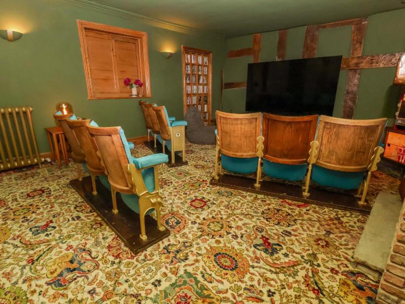 Mickle Trafford Manor - image 37