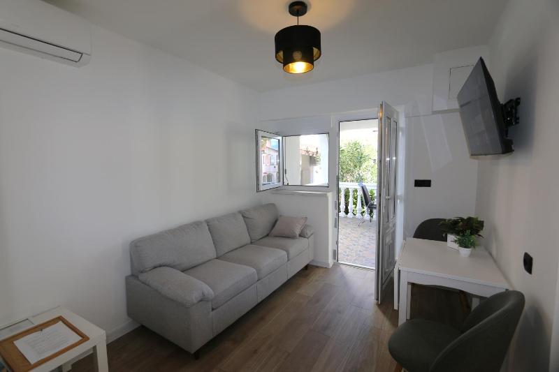 Apartments Nadenic - image 6