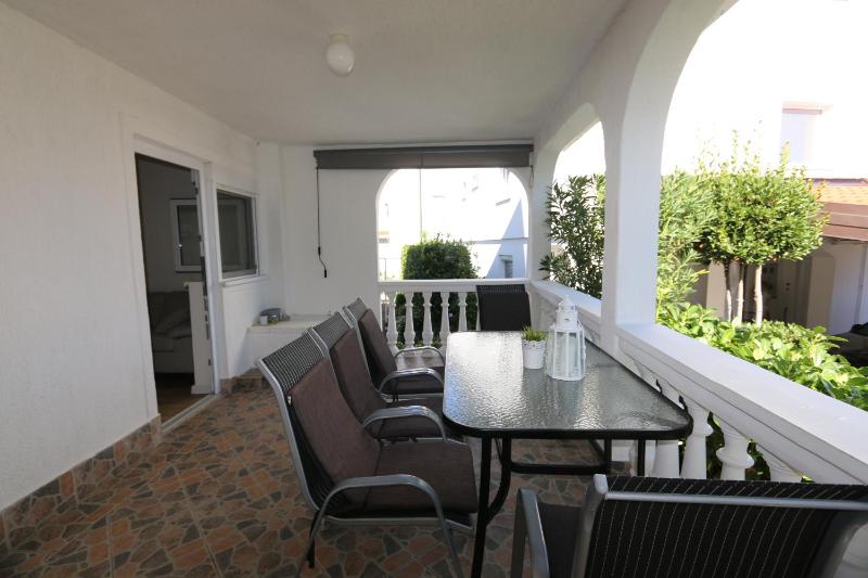 Apartments Nadenic - image 8