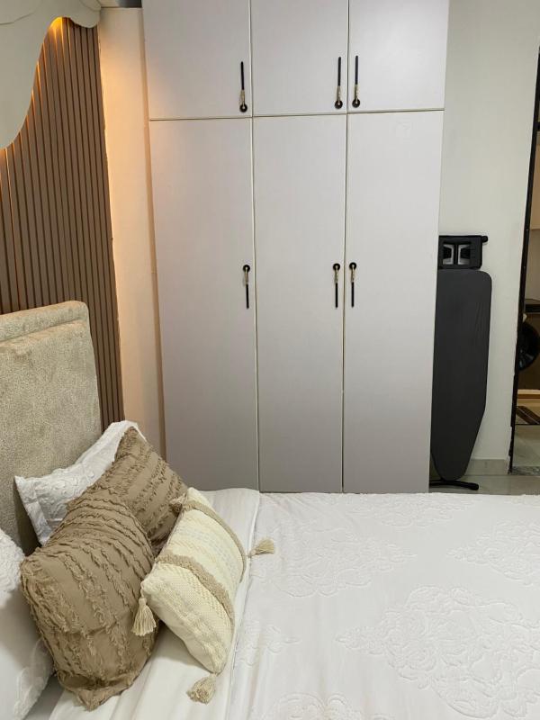Town view apartment with gym - image 10