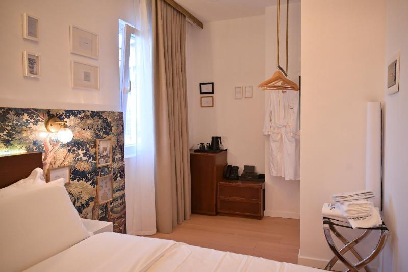 Bazaar Inn Hotel - image 11