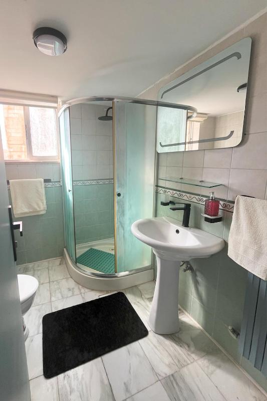3BR Central Apt Balcony & Abdoun Bridge View - image 12