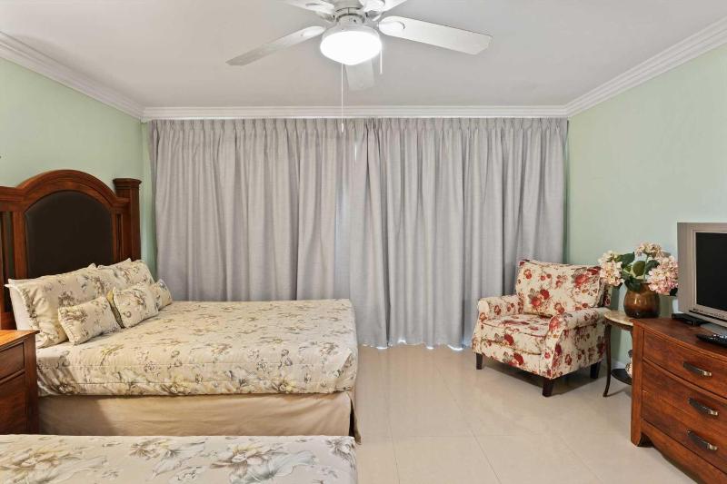 Beachfront - Glamour View 3BR condo - E422 - image 14