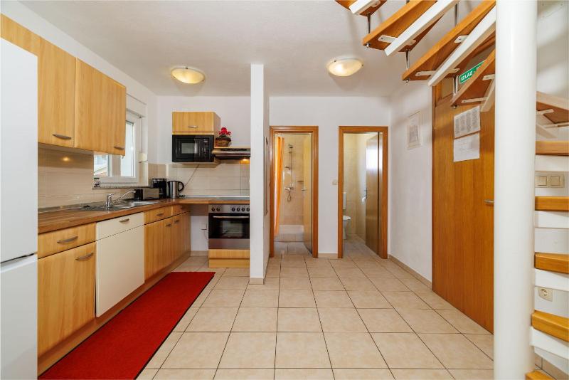 Apartments Stefica - image 4