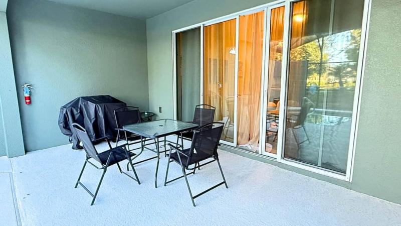 Lovely 4BR Home w Pool & BBQ at Solterra - image 20