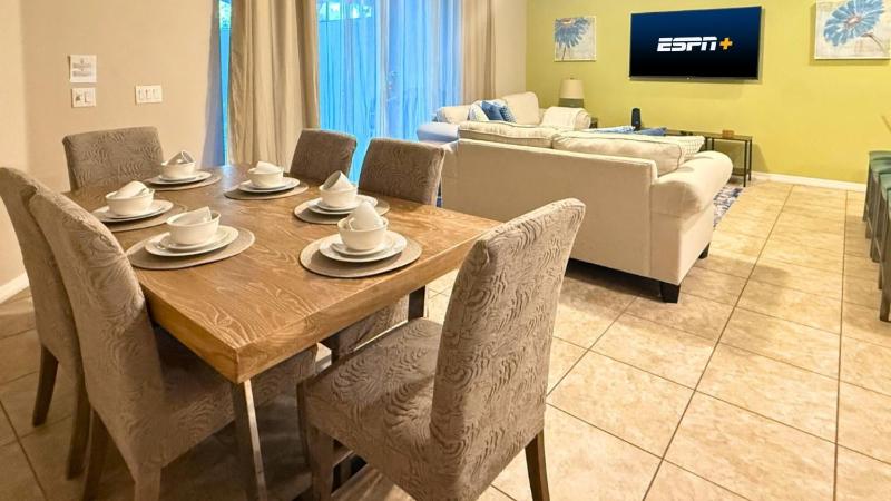 Lovely 4BR Home w Pool & BBQ at Solterra - image 28
