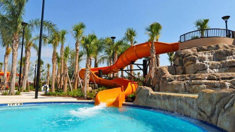 Lovely 4BR Home w Pool & BBQ at Solterra - image 22