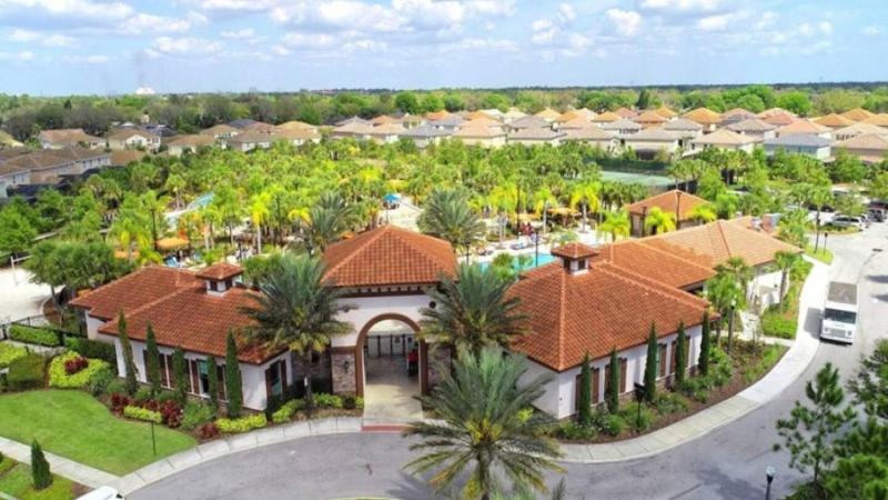 Lovely 4BR Home w Pool & BBQ at Solterra - image 19